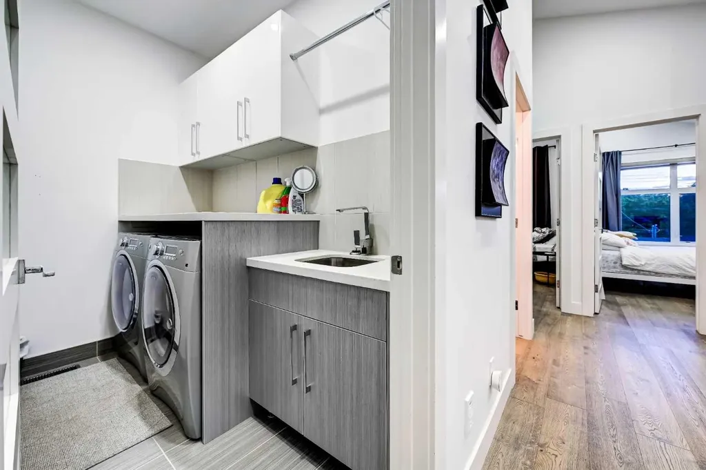 619 36 Street SW Calgary AB T3C 1R1