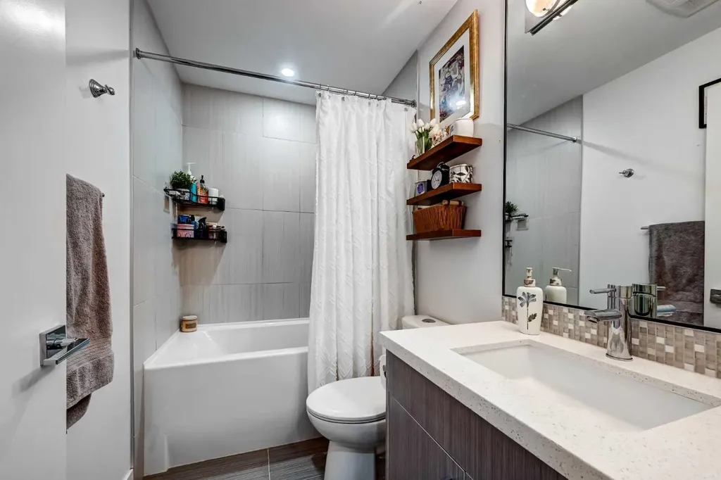 619 36 Street SW Calgary AB T3C 1R1