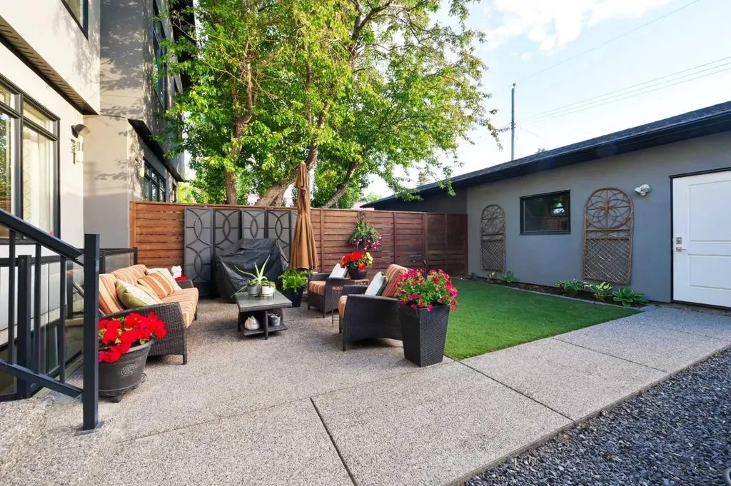 619 36 Street SW Calgary AB T3C 1R1