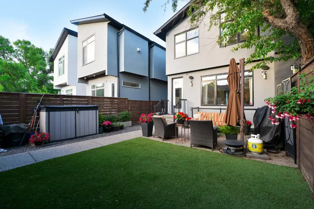 619 36 Street SW Calgary AB T3C 1R1