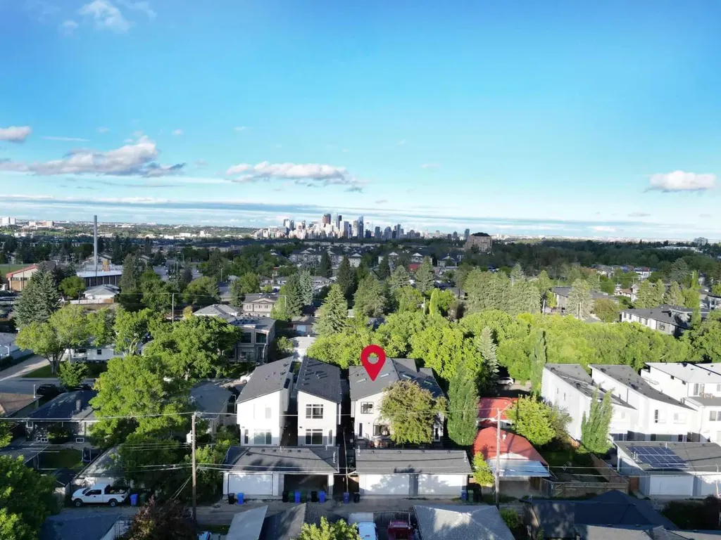 619 36 Street SW Calgary AB T3C 1R1