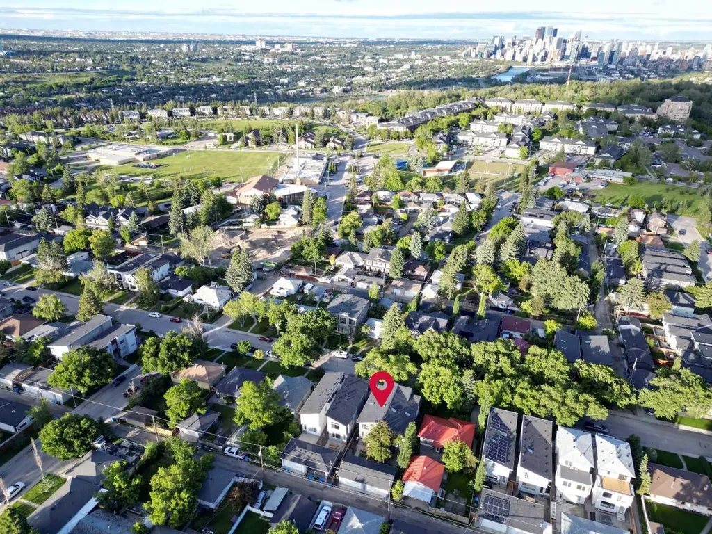 619 36 Street SW Calgary AB T3C 1R1