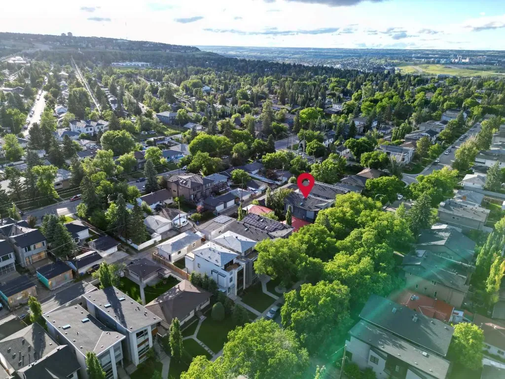 619 36 Street SW Calgary AB T3C 1R1