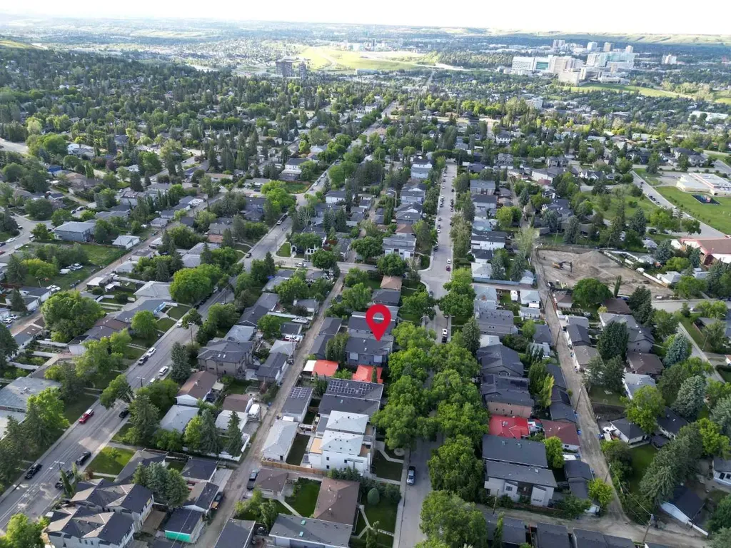 619 36 Street SW Calgary AB T3C 1R1