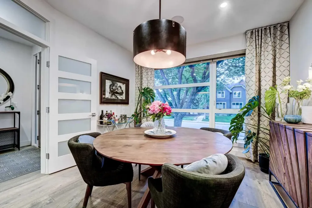 619 36 Street SW Calgary AB T3C 1R1