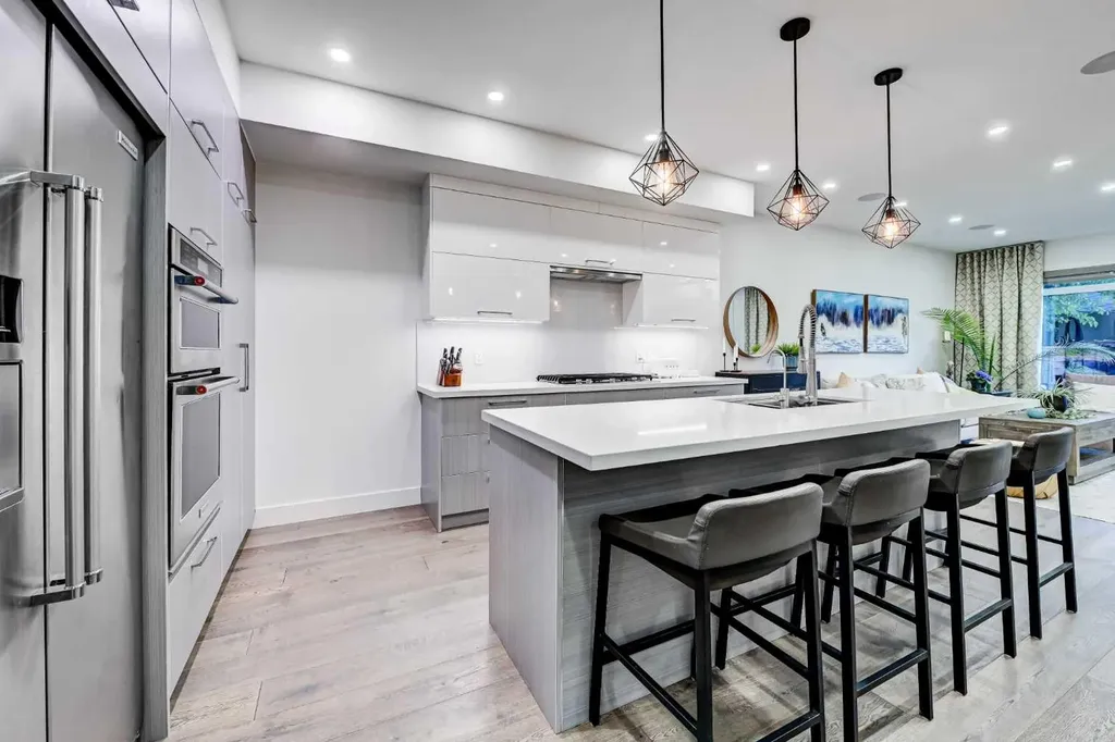 619 36 Street SW Calgary AB T3C 1R1