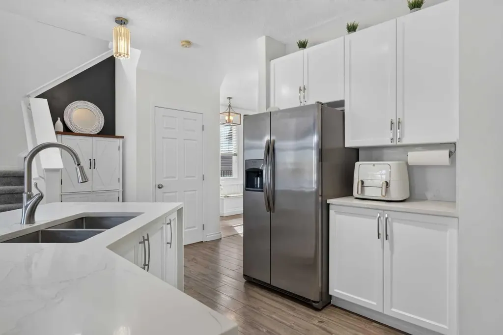 96 Evansdale Way NW Calgary AB T3P 0C1