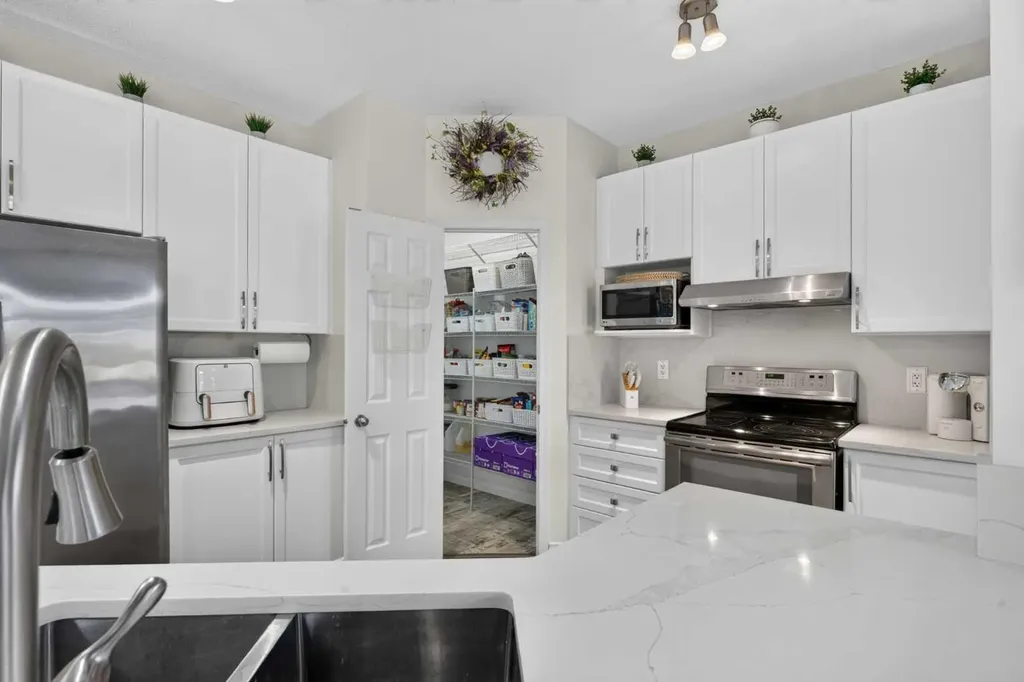 96 Evansdale Way NW Calgary AB T3P 0C1