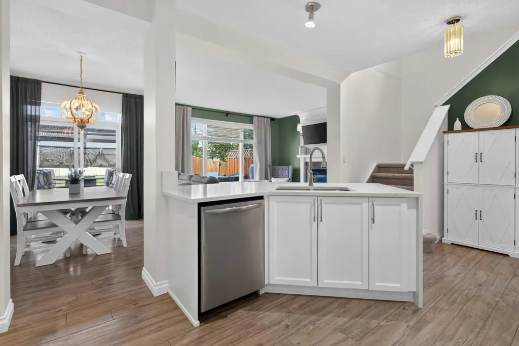 96 Evansdale Way NW Calgary AB T3P 0C1