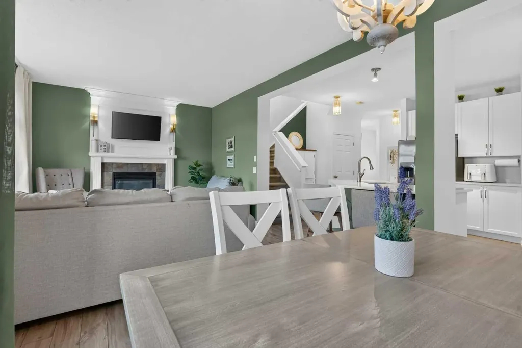 96 Evansdale Way NW Calgary AB T3P 0C1