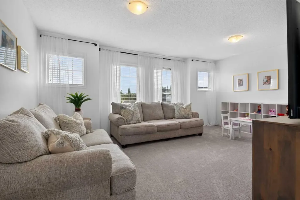 96 Evansdale Way NW Calgary AB T3P 0C1