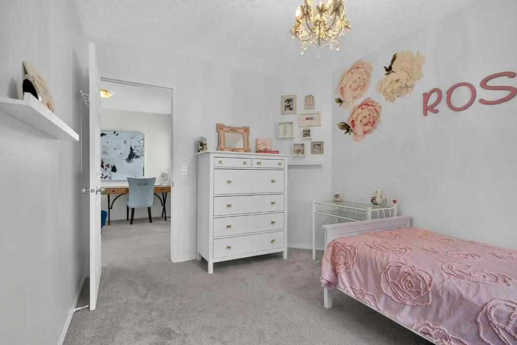 96 Evansdale Way NW Calgary AB T3P 0C1