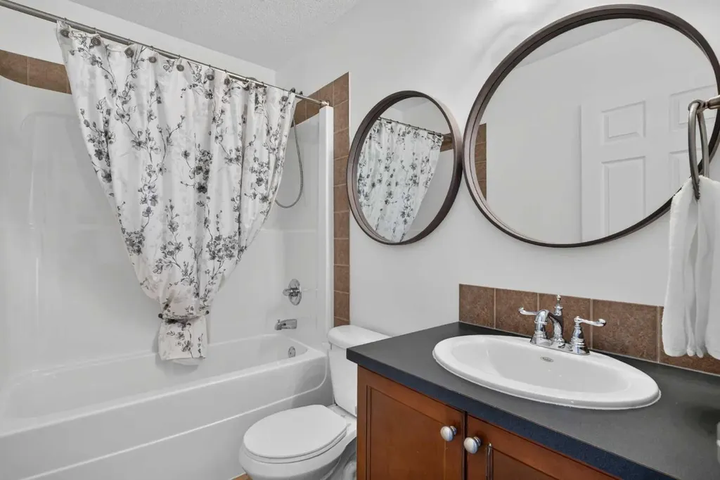 96 Evansdale Way NW Calgary AB T3P 0C1