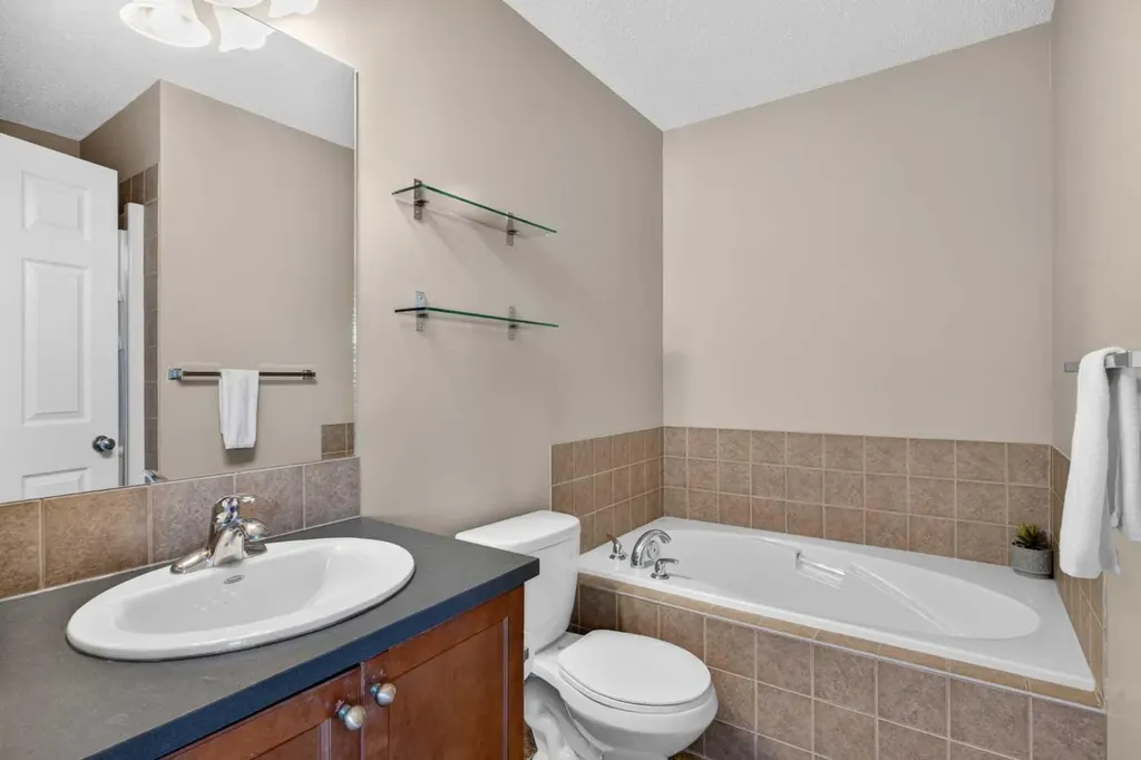 96 Evansdale Way NW Calgary AB T3P 0C1