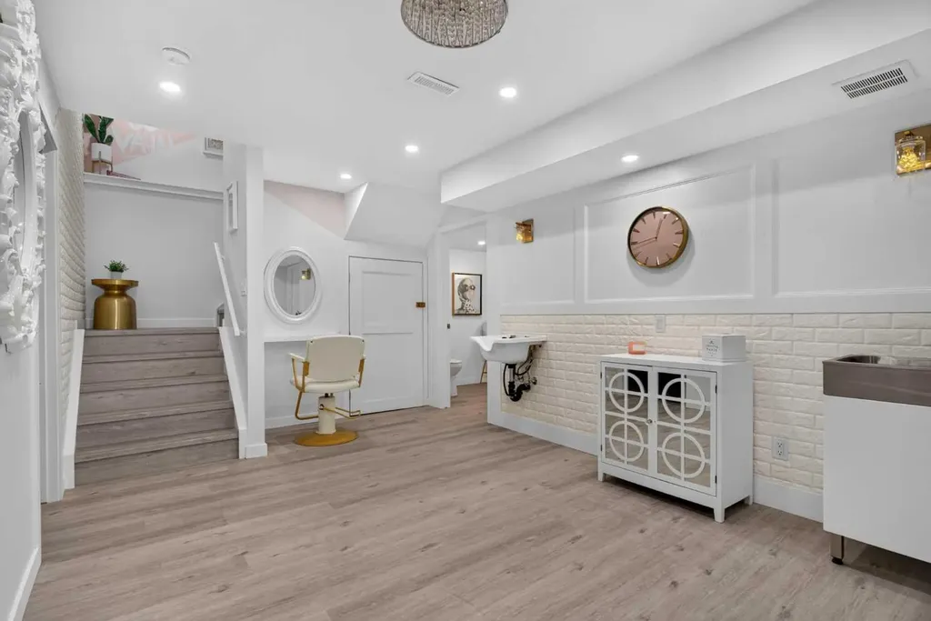 96 Evansdale Way NW Calgary AB T3P 0C1