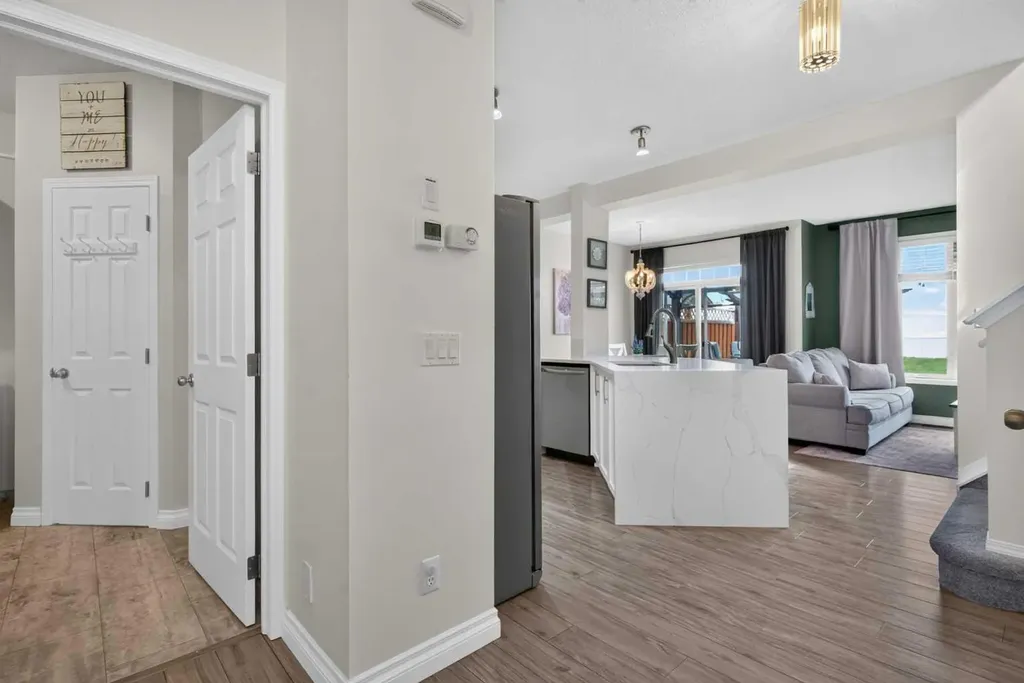 96 Evansdale Way NW Calgary AB T3P 0C1