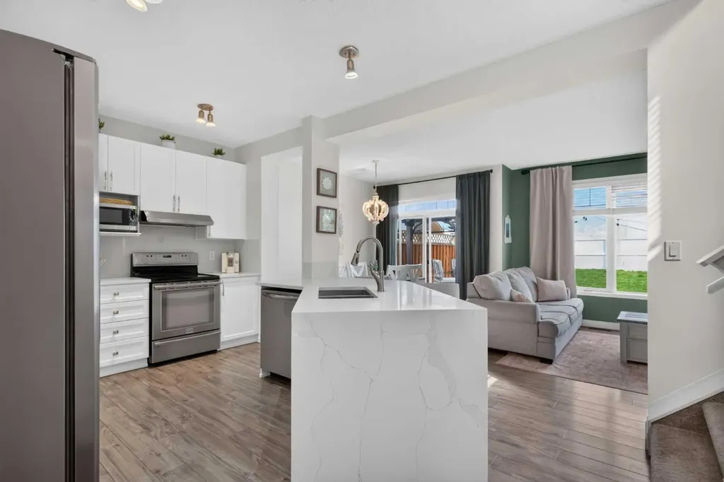 96 Evansdale Way NW Calgary AB T3P 0C1