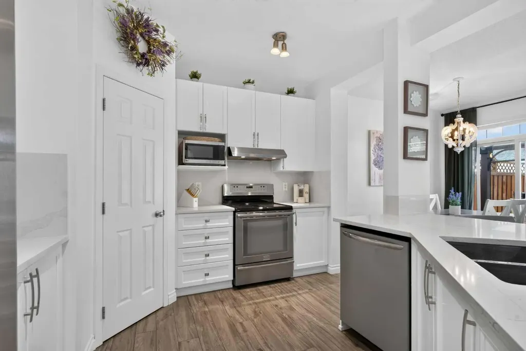 96 Evansdale Way NW Calgary AB T3P 0C1