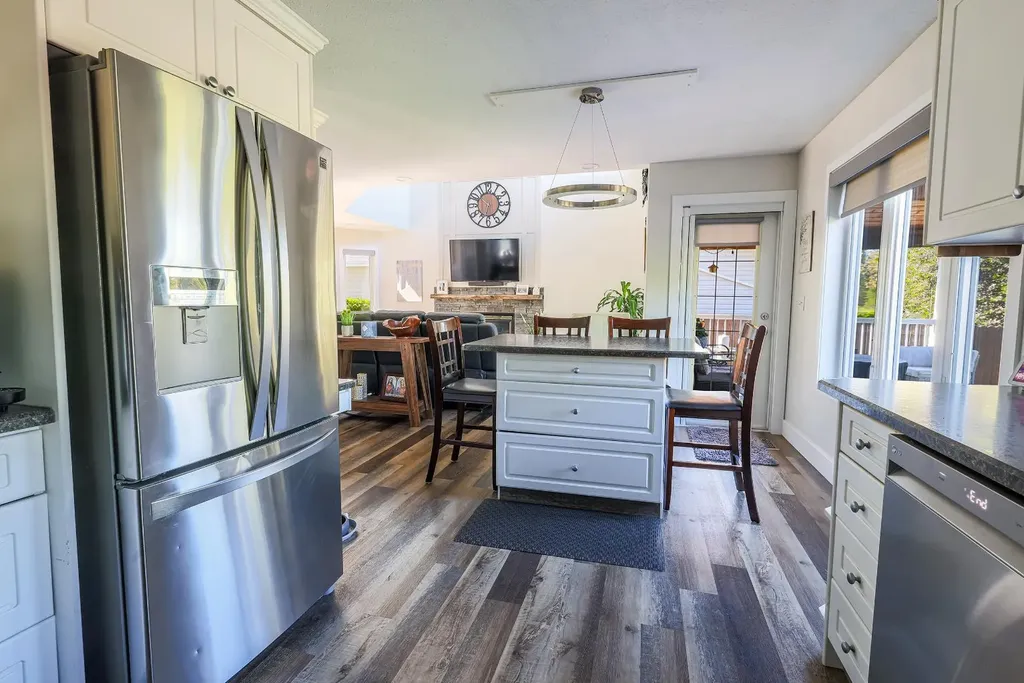6506 59 Street Rocky Mountain House AB T4T 1N7