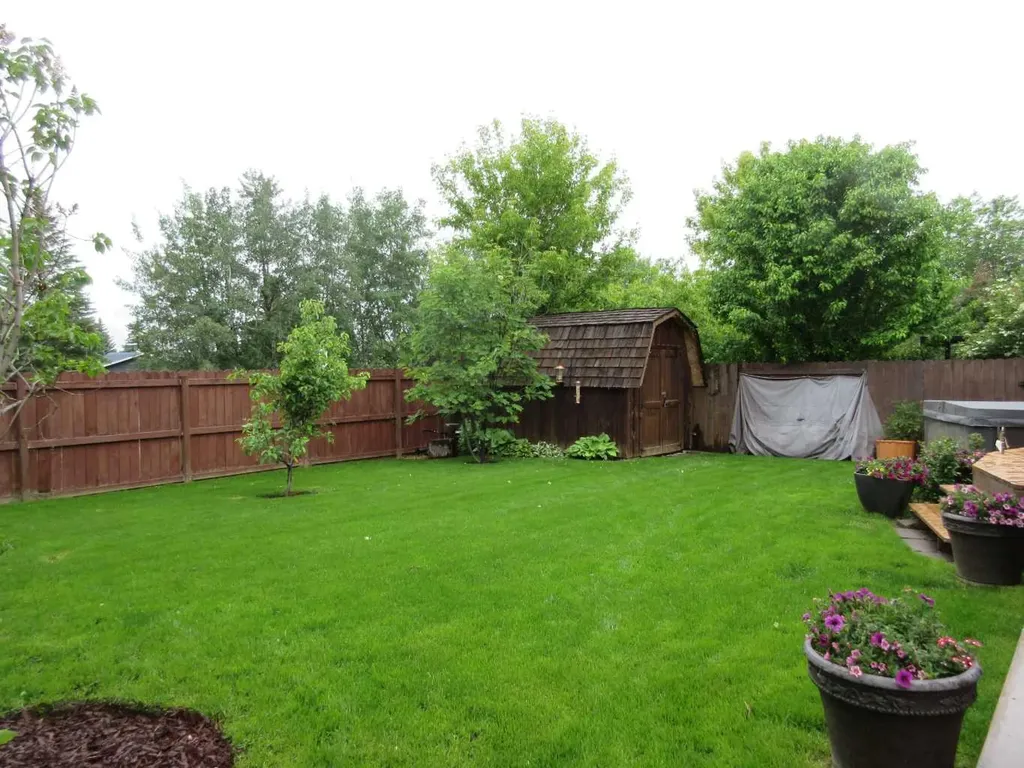 6506 59 Street Rocky Mountain House AB T4T 1N7