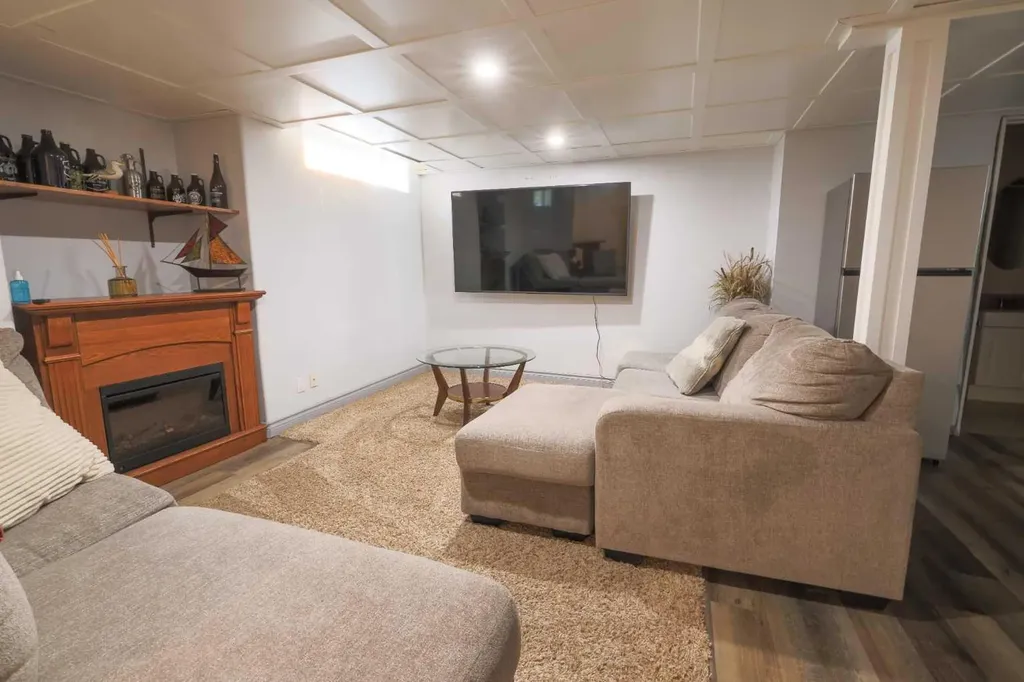 6506 59 Street Rocky Mountain House AB T4T 1N7