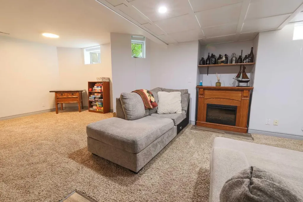 6506 59 Street Rocky Mountain House AB T4T 1N7