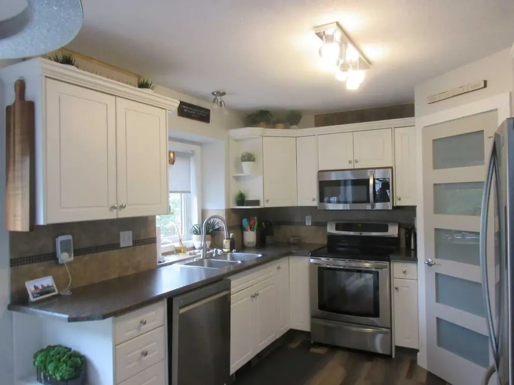 6506 59 Street Rocky Mountain House AB T4T 1N7