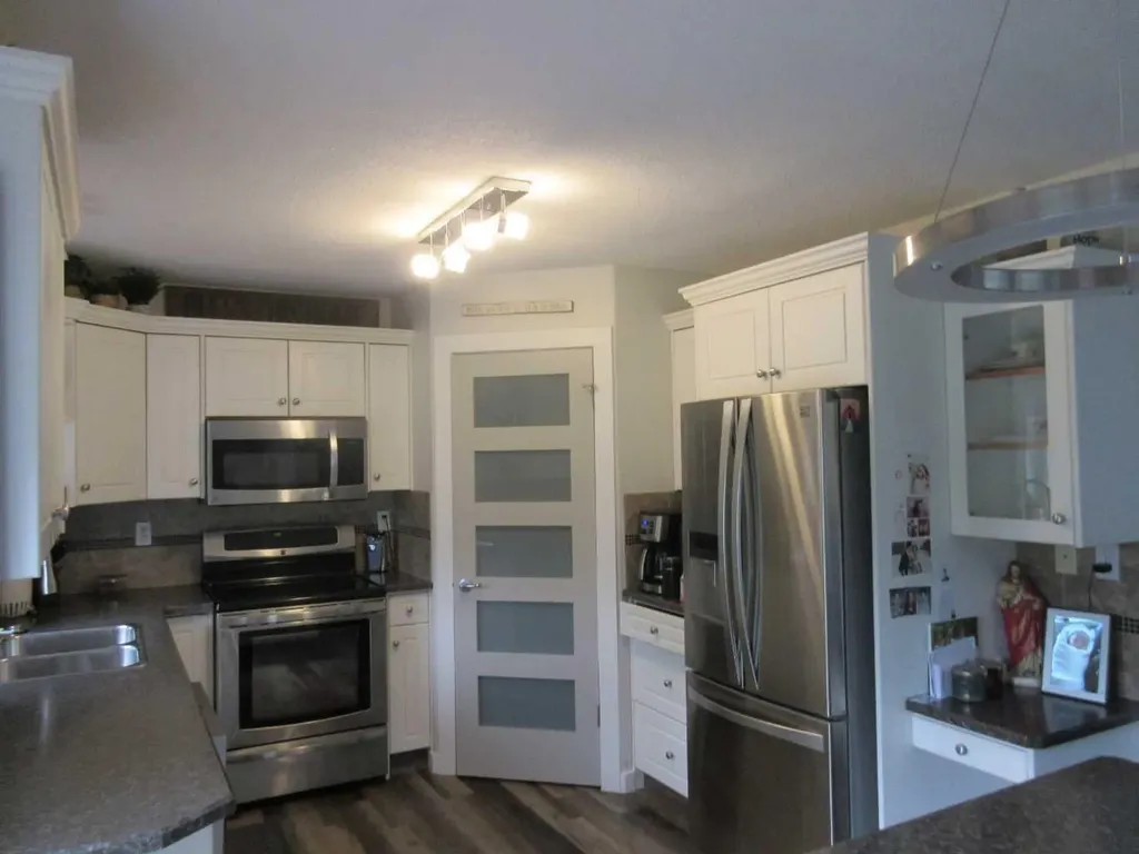 6506 59 Street Rocky Mountain House AB T4T 1N7