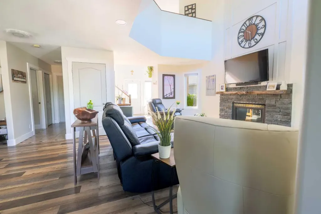 6506 59 Street Rocky Mountain House AB T4T 1N7