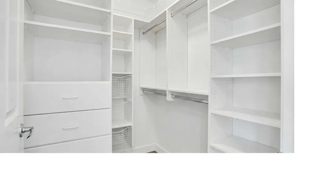 6 Discovery Woods Villas SW Calgary AB T3H 5A6