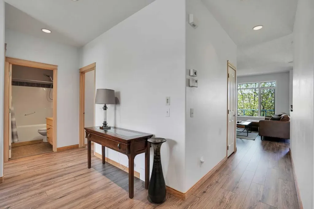 6 Discovery Woods Villas SW Calgary AB T3H 5A6