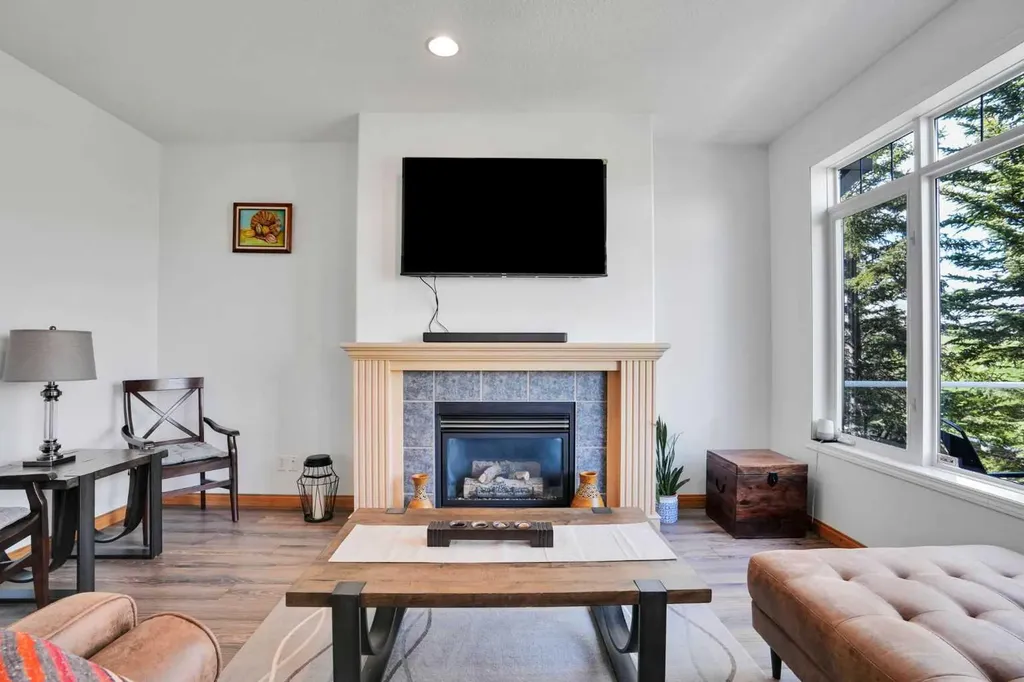 6 Discovery Woods Villas SW Calgary AB T3H 5A6