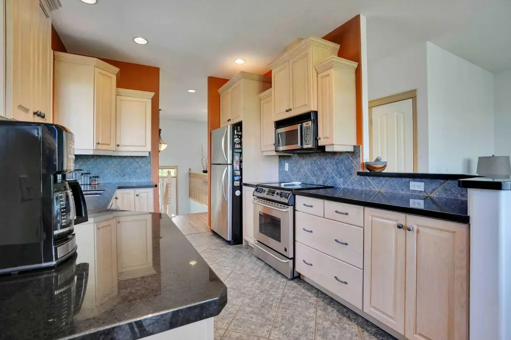 6 Discovery Woods Villas SW Calgary AB T3H 5A6