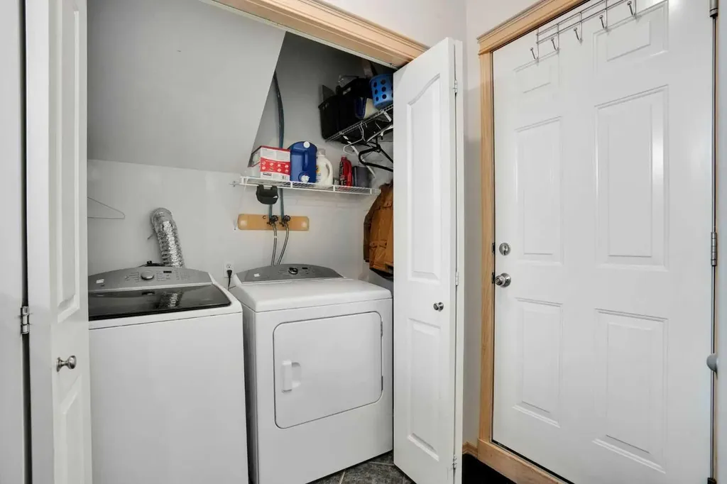 6 Discovery Woods Villas SW Calgary AB T3H 5A6