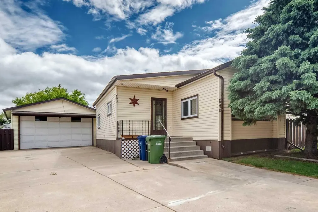 840 Spring Haven Court SE Airdrie AB T4A 1B7
