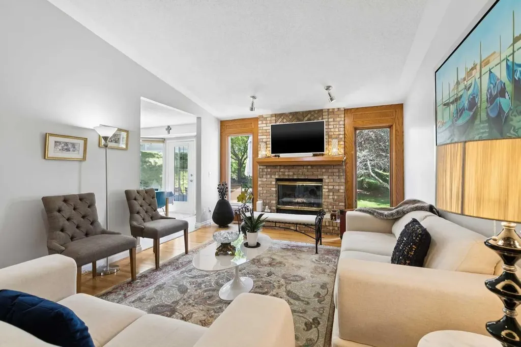 131 Shawnee Manor SW Calgary AB T2Y1W7
