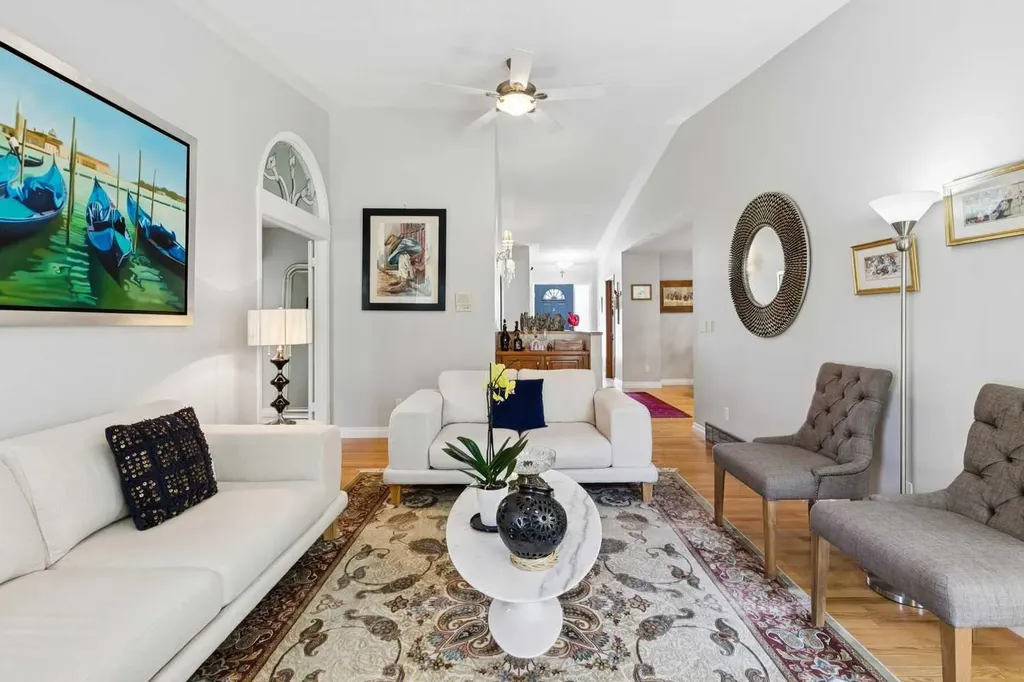 131 Shawnee Manor SW Calgary AB T2Y1W7