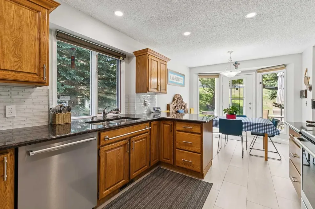 131 Shawnee Manor SW Calgary AB T2Y1W7