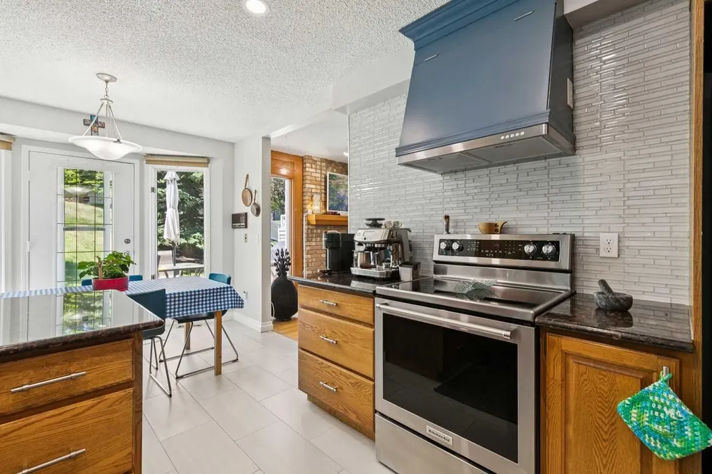 131 Shawnee Manor SW Calgary AB T2Y1W7