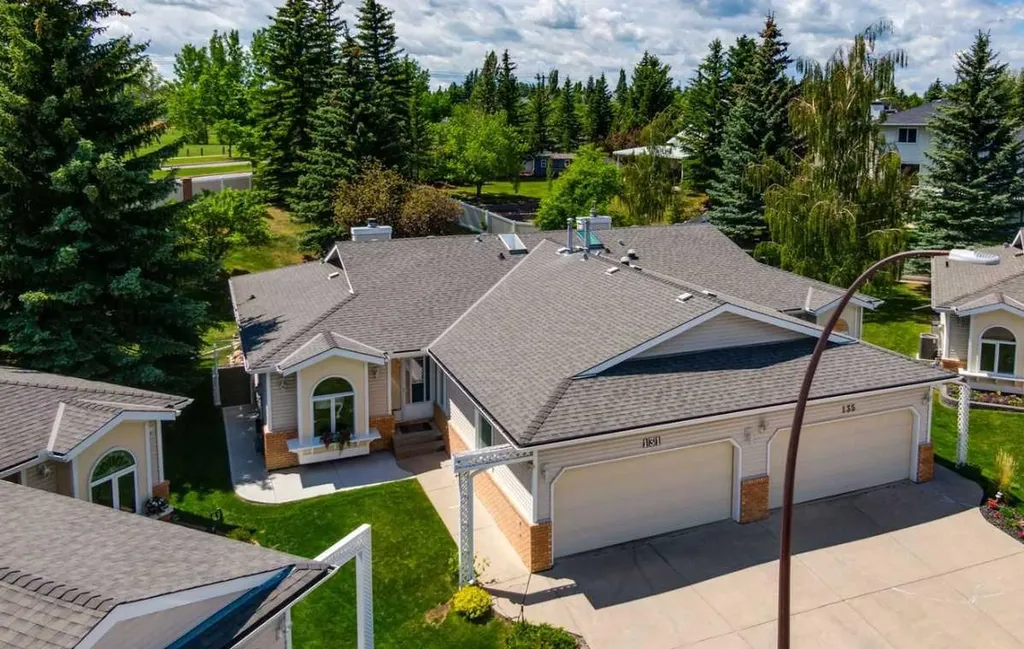 131 Shawnee Manor SW Calgary AB T2Y1W7