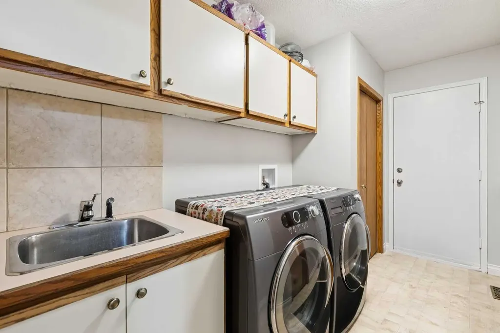 131 Shawnee Manor SW Calgary AB T2Y1W7