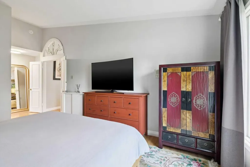 131 Shawnee Manor SW Calgary AB T2Y1W7