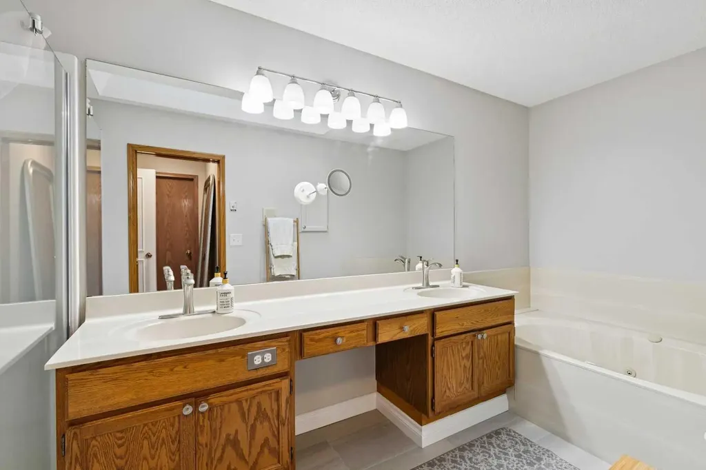 131 Shawnee Manor SW Calgary AB T2Y1W7