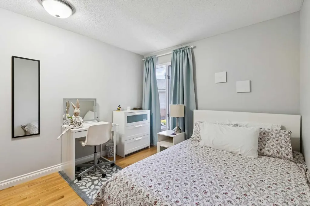 131 Shawnee Manor SW Calgary AB T2Y1W7