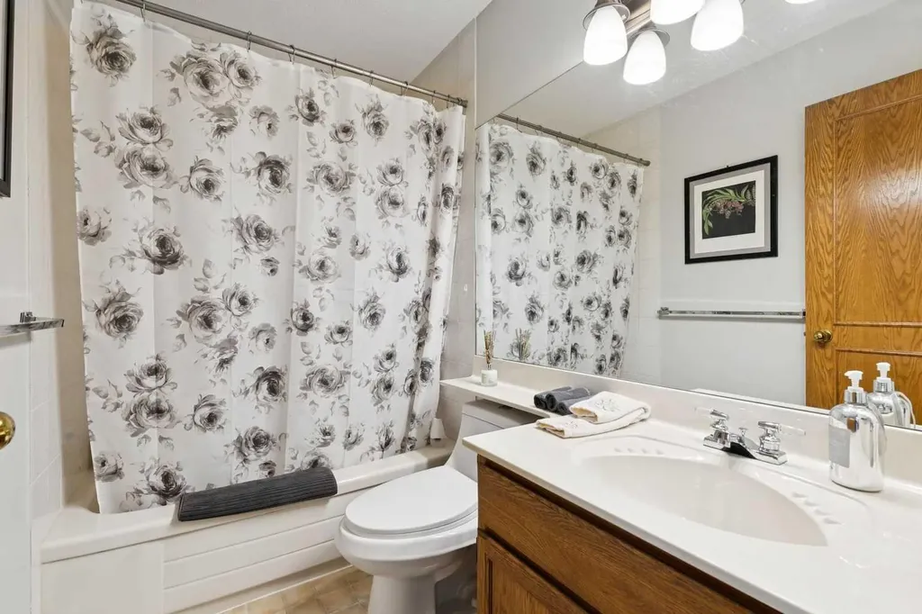 131 Shawnee Manor SW Calgary AB T2Y1W7