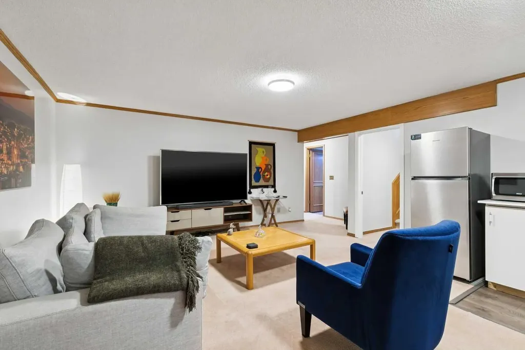 131 Shawnee Manor SW Calgary AB T2Y1W7