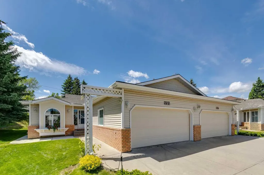 131 Shawnee Manor SW Calgary AB T2Y1W7