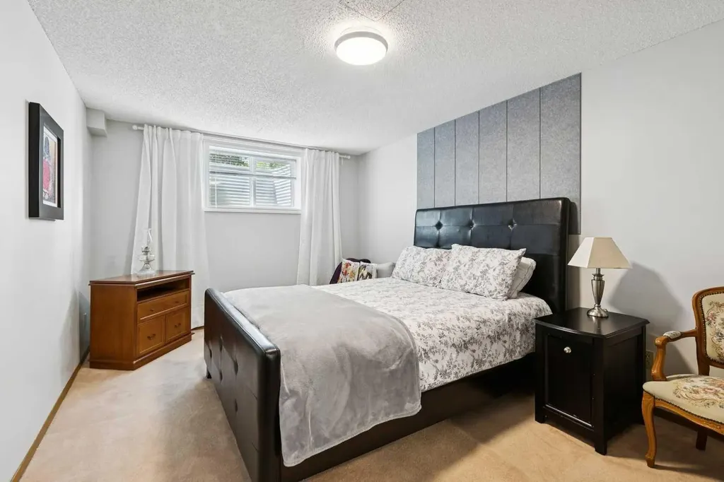 131 Shawnee Manor SW Calgary AB T2Y1W7