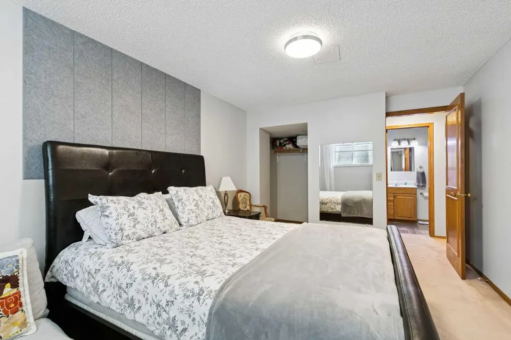 131 Shawnee Manor SW Calgary AB T2Y1W7
