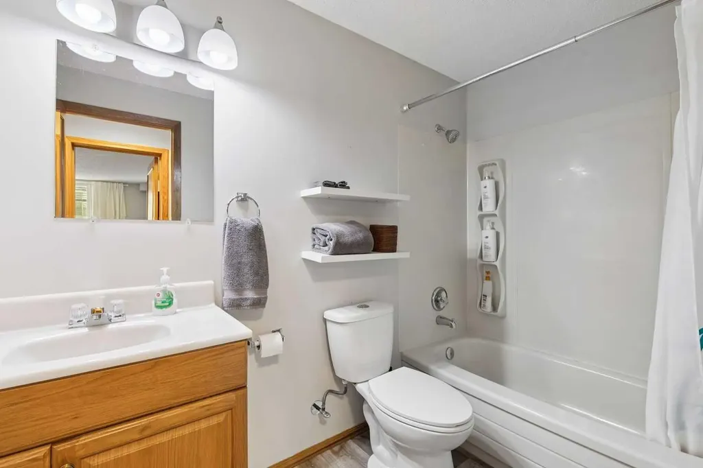 131 Shawnee Manor SW Calgary AB T2Y1W7